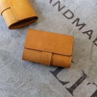 【アウトレット 50%OFF】プエブロ　三つ折りコンパクト財布 / イエロー #192 展示使用・日焼け・金具跡有り・経年変化あり・旧デザイン(一部豚革使用)　の商品画像