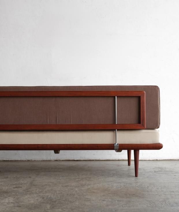 Minerva” sofa / Peter Hvidt & Orla Molgaard Nielsen[DY Minerva” sofa / Peter Hvidt & Orla Molgaard Nielsen[DY