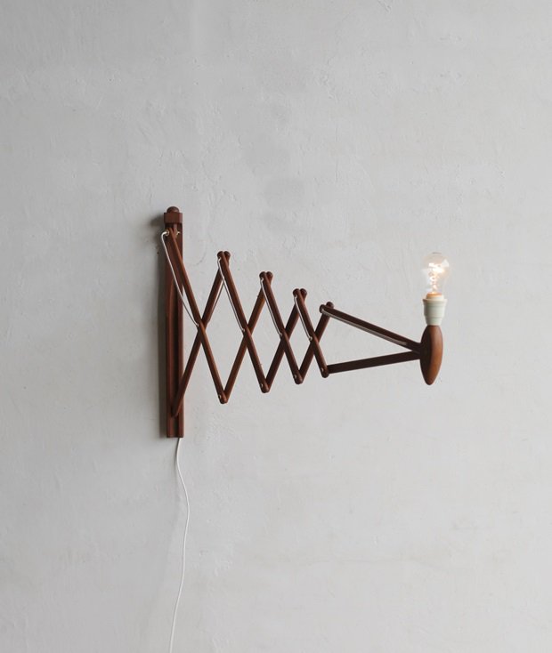 wood scissor lamp / LE KLINT
