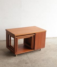 nest table / McINTOSH[AY]