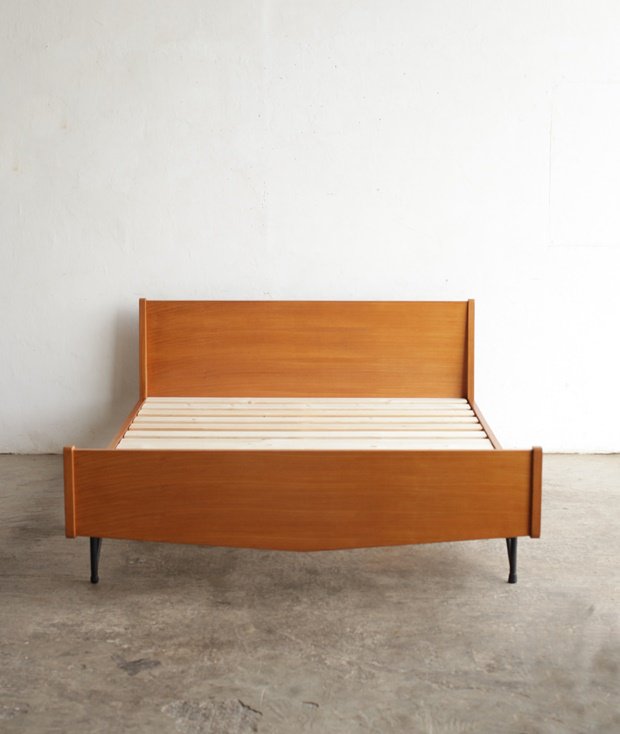 bed frame / André Simard