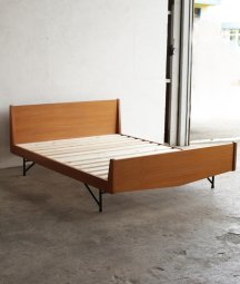 Bed frame / André Simard