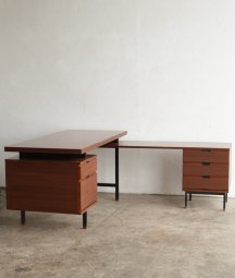 Desk / Pierre Guariche