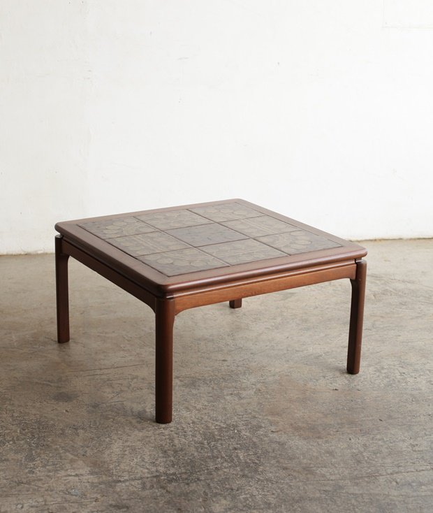 tile top table / Nathan [LY]