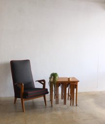 arm chair / Parker Knoll + nest table