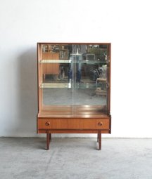 glass cabinet / turnidge[LY]