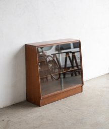 G-plan glass cabinet[DY]