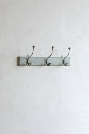 wall  hanger[Y]