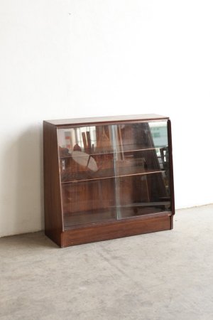 G-plan glass cabinet[LY]