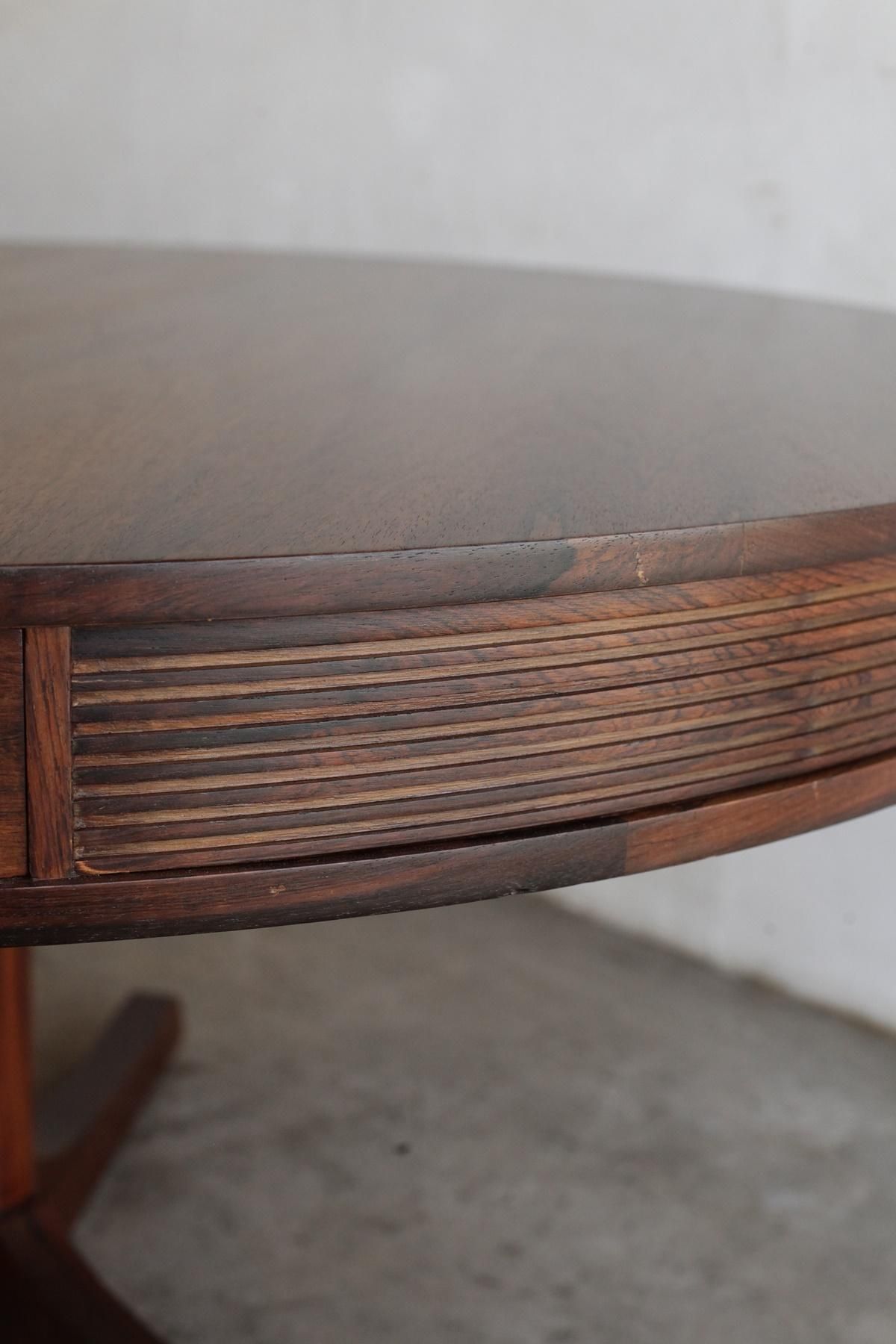 Circle table / Robert Heritage Circle table / Robert Heritage