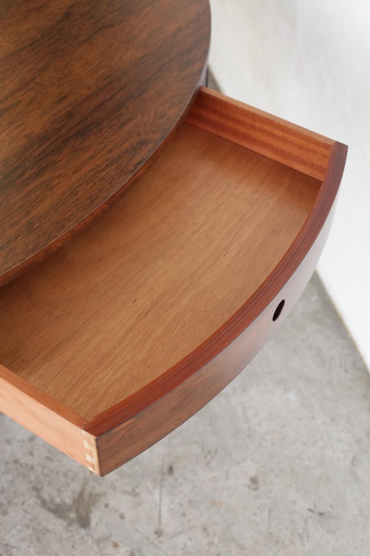 Circle table / Robert Heritage Circle table / Robert Heritage