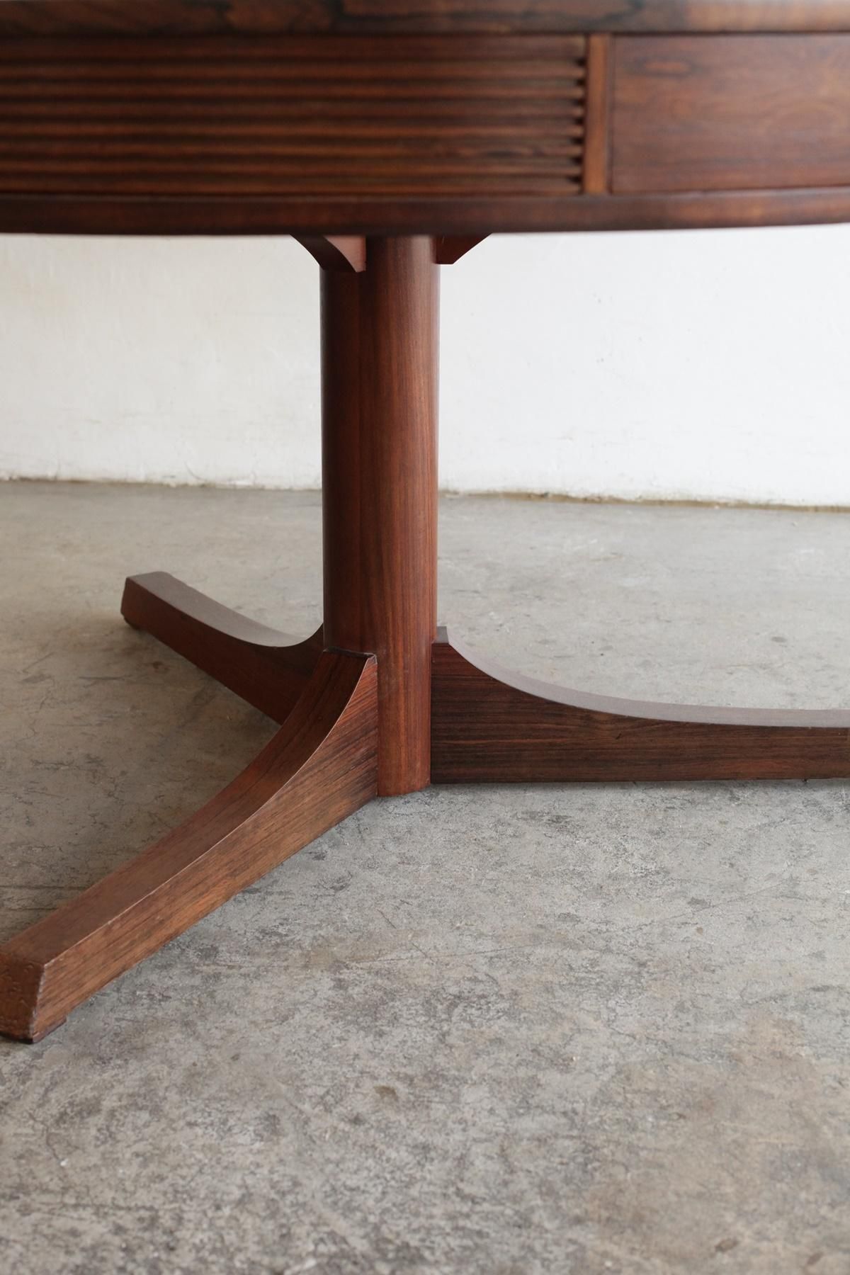 Circle table / Robert Heritage Circle table / Robert Heritage