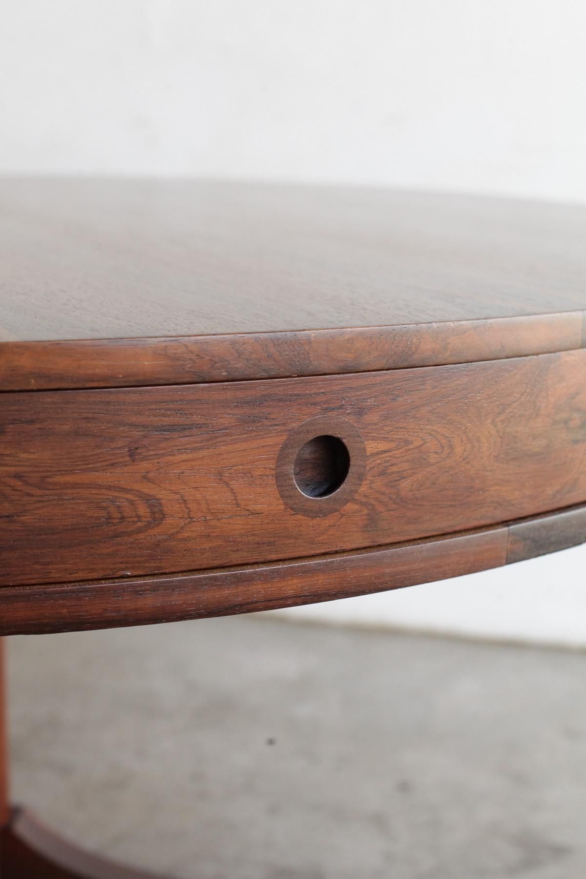 Circle table / Robert Heritage Circle table / Robert Heritage