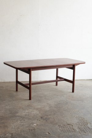 Extension table / Robert Heritage
