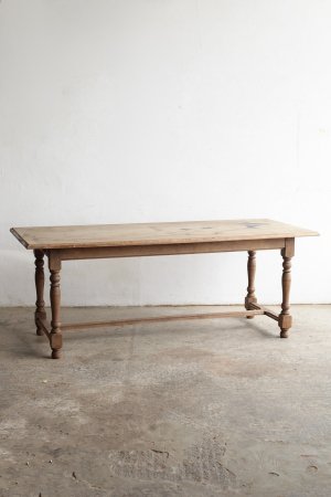 Solid oak table[AY]