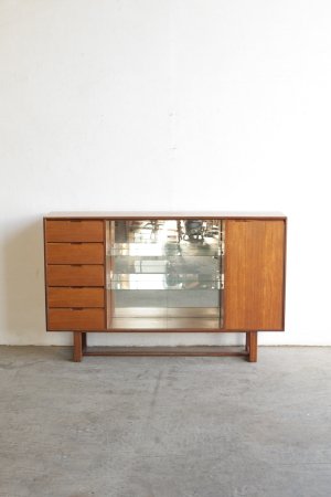 Glass cabinet / Turnidge[LY]