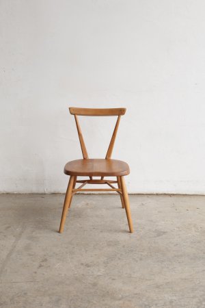 Single back chair / Red dot