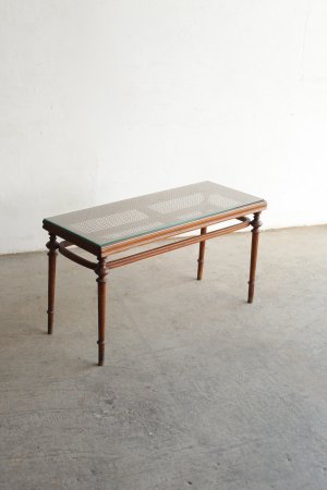 Glass top table[AY]