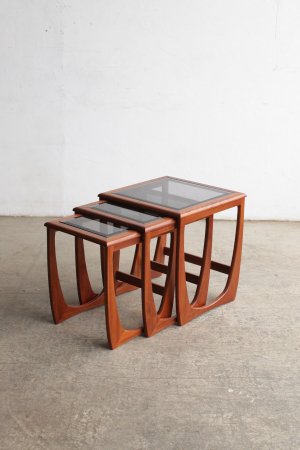 Glass top nest table[LY]