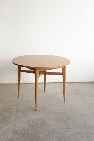 Round table[AY]