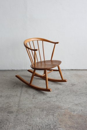 <img class='new_mark_img1' src='https://img.shop-pro.jp/img/new/icons23.gif' style='border:none;display:inline;margin:0px;padding:0px;width:auto;' />ERCOL smoker's rocking chair