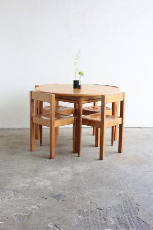 Round table[AY]