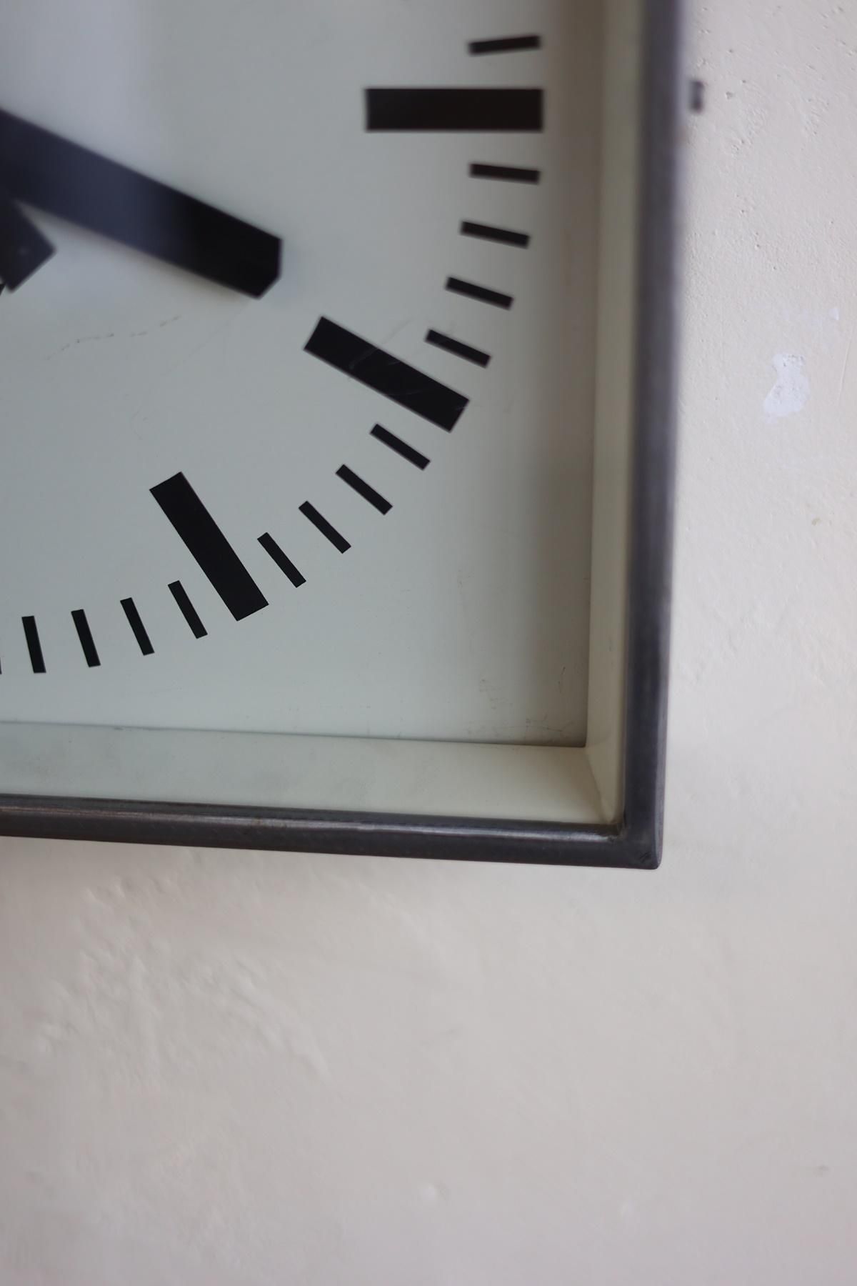 Wall clock / Pragotron[LY] - Antiques & Repair eel