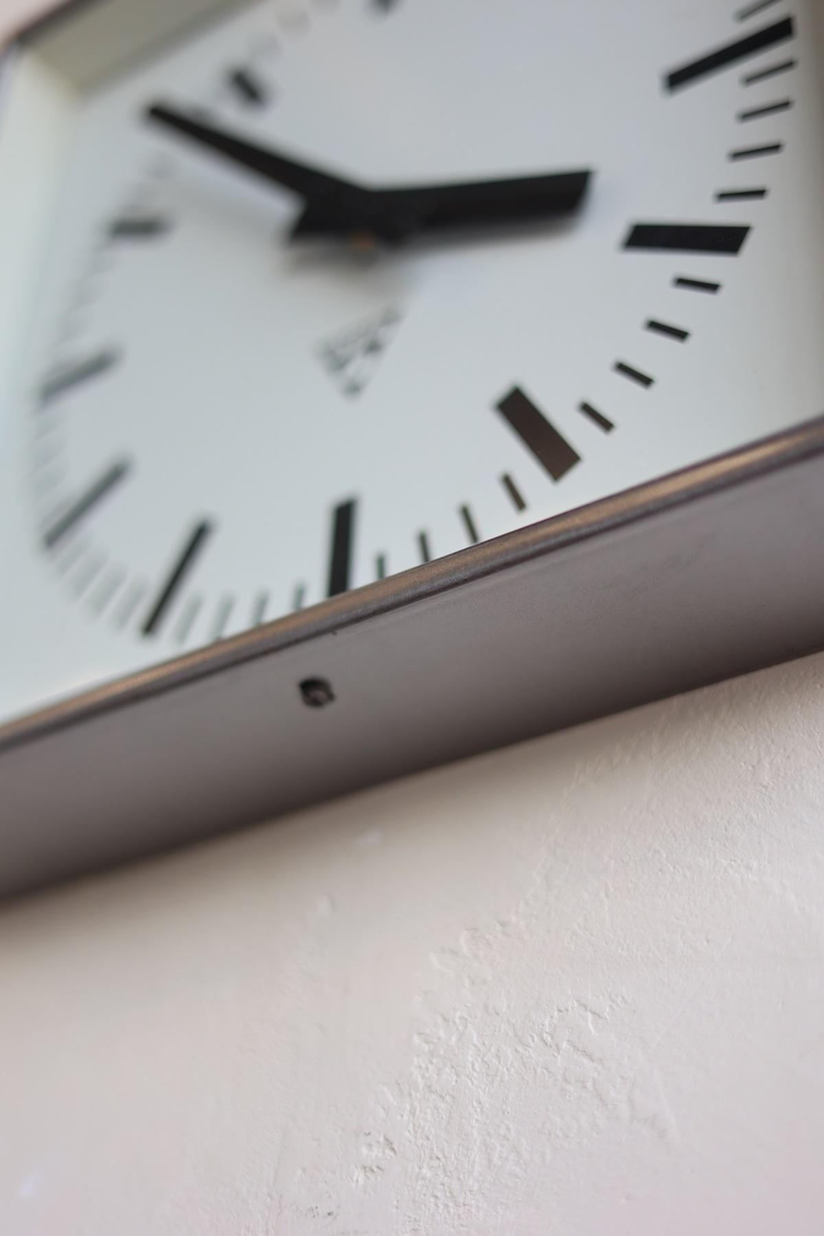 Wall clock / Pragotron[LY] - Antiques & Repair eel