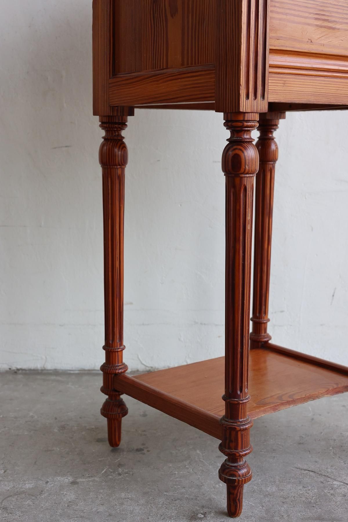Side table[LY] - Antiques & Repair eel