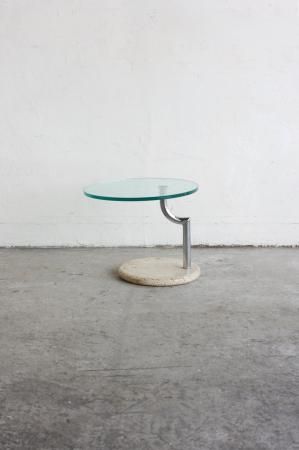 1980's　スペースエイジ　メタル　ガラス　トライアングル　サイド　テーブル 1980's スペースエイジ メタル ガラス トライアングル サイド