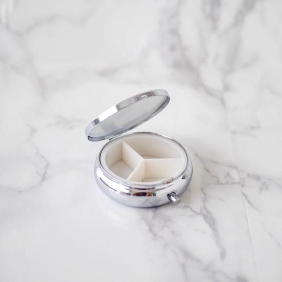 白磁ピルケース2個 Amazon.co.jp: クラフトパーツ屋 ピルケース 缶ケース スライド