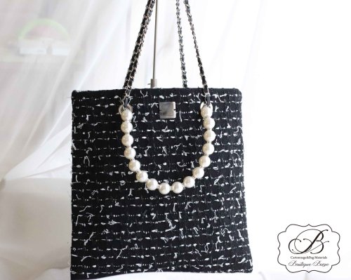 <img class='new_mark_img1' src='https://img.shop-pro.jp/img/new/icons14.gif' style='border:none;display:inline;margin:0px;padding:0px;width:auto;' />☆Tweed Chain Bag☆Black×White fringe