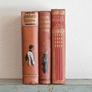 撮影小物やインテリアにおすすめの古い洋書・アンティークブック 撮影小物やインテリアにおすすめの古い洋書・アンティークブック