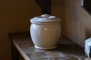 ぬか漬け容器に、お味噌（2.5キロ）梅干し（梅の実0.9～1.3キロほど）の仕込みに　【岐阜県多治見産】加藤さんのつくる 甕（かめ）・1.5升（2.7リットル）　