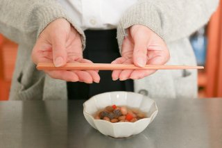 お豆や魚の骨もつまみやすい、細くてしなやかな一膳・大分県日田産・ダイヤカット箸・無地・22.5センチ