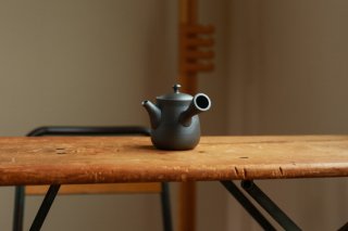 「烏龍茶などの中国茶に、香りを楽しめる筒型急須」　愛知県常滑産・澤田朋大さん作・急須・縦・190cc