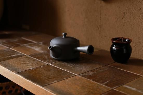 煎茶が美味しく飲める平急須」 愛知県常滑産・澤田朋大さん作