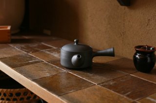 「煎茶が美味しく飲める平急須」　愛知県常滑産・澤田朋大さん作・急須・平（大）・250cc