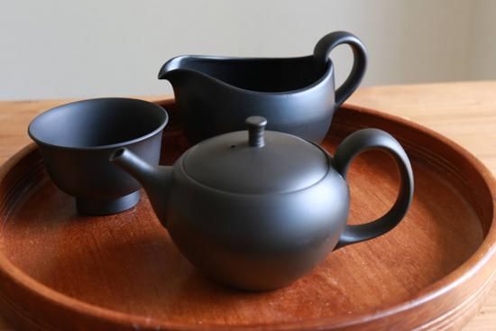 しまいやすく、持ちやすい、手馴染みの良い急須」 愛知県常滑産・梅原