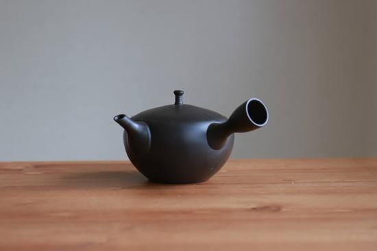 洗いやすく手入れのしやすい平丸急須」 愛知県常滑産・梅原タツオさん