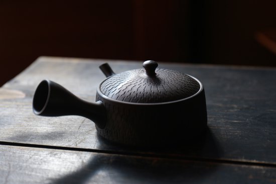 煎茶が美味しく飲める平型急須」 愛知県常滑産・玉光窯さんのつくる
