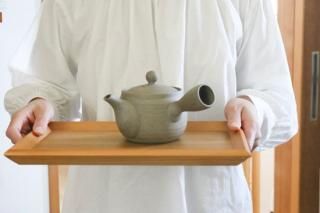 「毎日のお手入れがしやすい、洗いやすく茶葉のつまらない急須」　愛知県常滑産・ステンレス製茶漉し付き急須・400cc