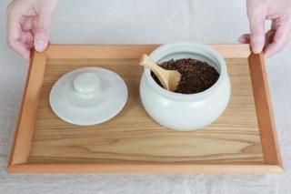 茶甕（ちゃがめ）セット　茶葉入れにちょうど良い2合（360ミリリットル）の甕と茶さじのセット