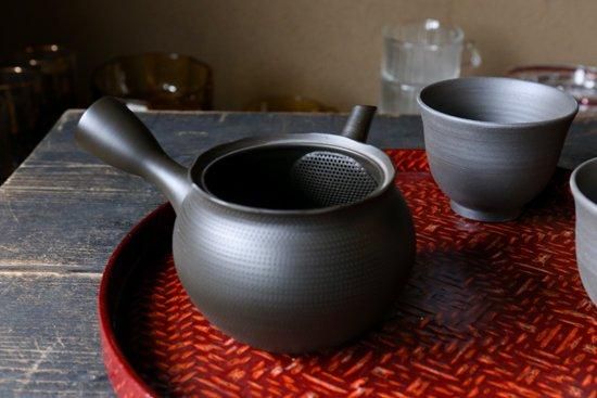 最後の一滴まで注ぎやすい丸急須」 愛知県常滑産・梅原タツオさんの