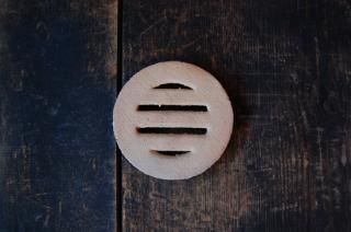 サナ（三河土の火皿・目皿）小　