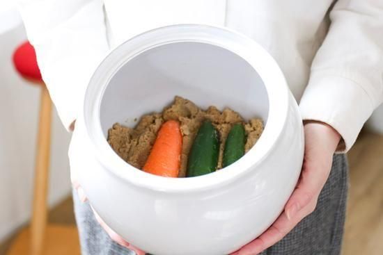 軽くて仕込みやすい甕 ぬか漬け容器に、お味噌（3.3キロ）梅干し