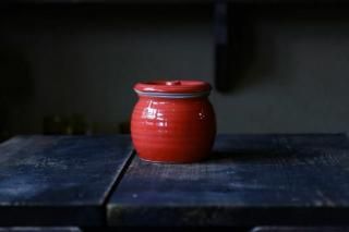 【お漬物入れ・お砂糖入れに】　梅干しやお漬物入れにおすすめ　お漬物甕（かめ）砂糖壺・赤