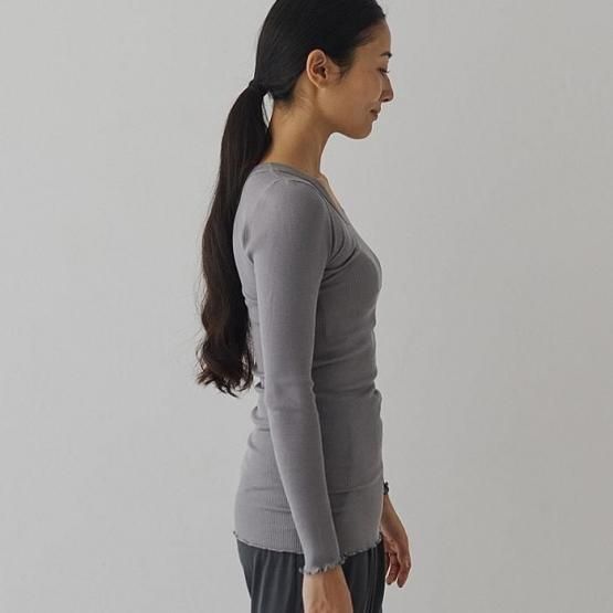 優しいフィット感 シルクリブ100%長袖インナー【DRESS HERSELF 優しいフィット感 シルクリブ100%長袖インナー【DRESS HERSELF