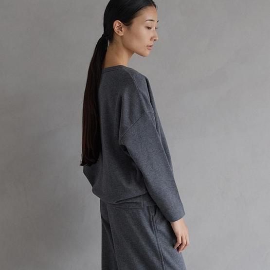 試着のみ　ドレスハーセルフプルオーバー/ウォームシルクDRESS HERSELF DRESS HERSELF オンライン プルオーバー/ウォームシルク ボートネック