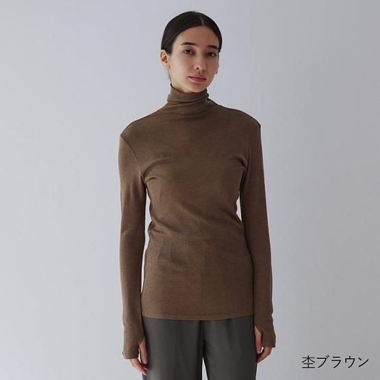 首元に優しいシルク100%リブハイネックカットソー - DRESS HERSELF 首元に優しいシルク100%リブハイネックカットソー - DRESS HERSELF